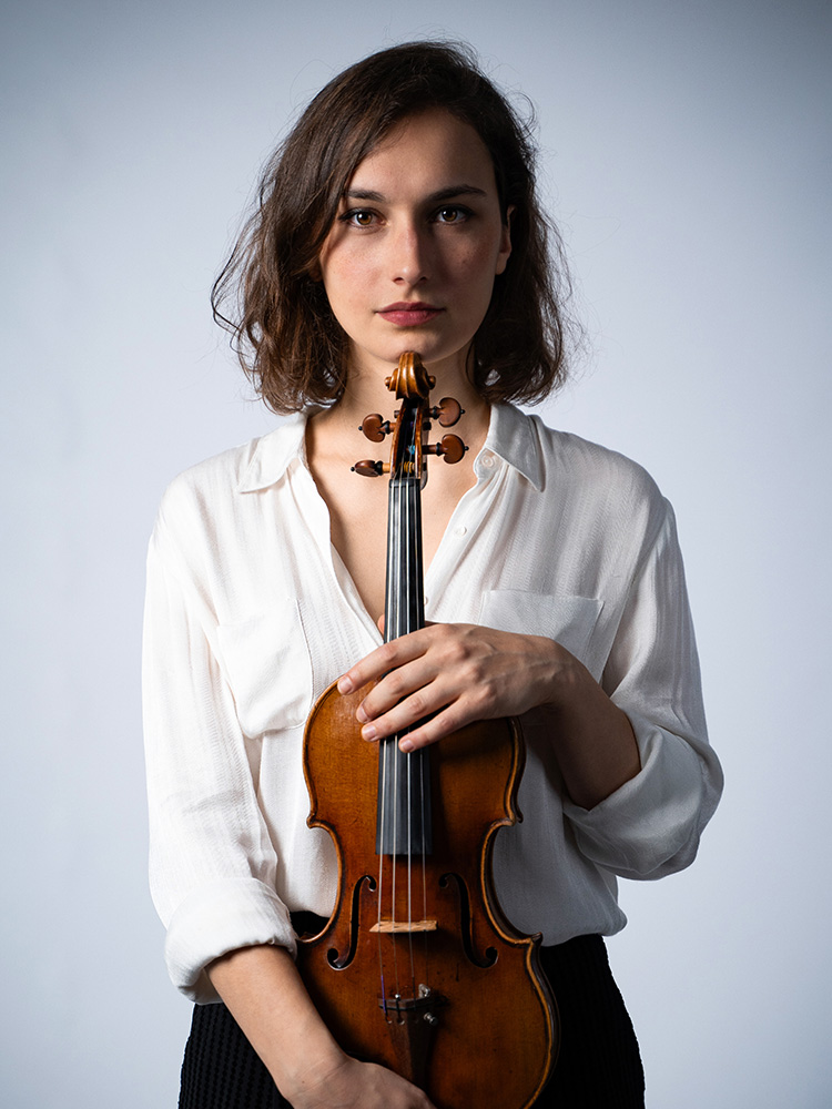 Eva Zavaro